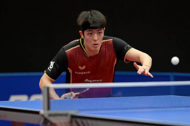 他采用了更 他采用了更